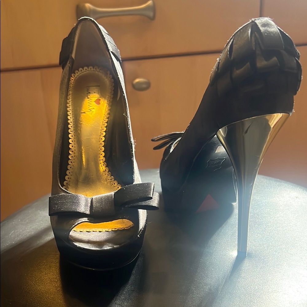 Elegant Black Peep-Toe Heels with Bow